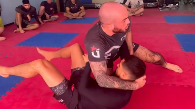 3 variantes de Knee Cuts para pasar una guardia sentado